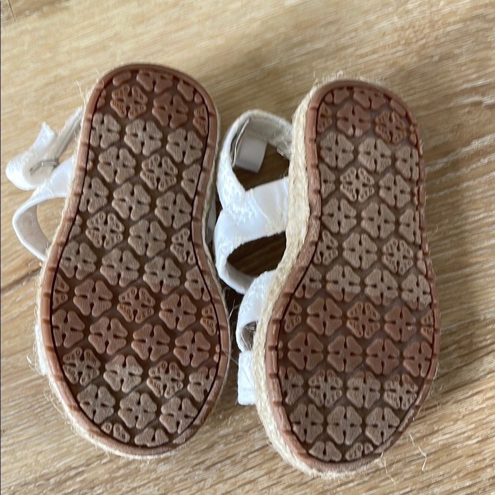 Kids White Sandals - Picture 3 of 4